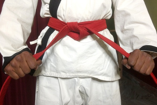 Karate Dark Red Belt Meaning in Hindi. जानिए कराटे में गहरी लाल बेल्ट का मतलब।